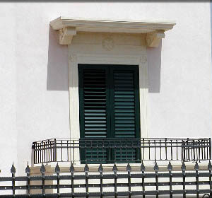Cladding for a door with a stone frame
