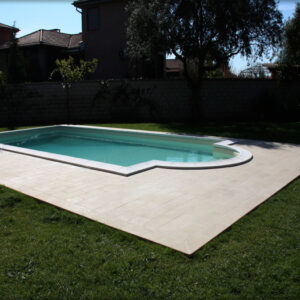 Stone floors for swimming pool borders