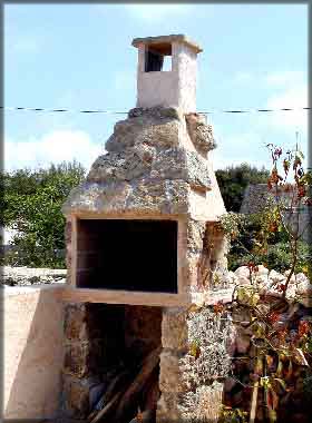 Stone coverings for garden barbecues